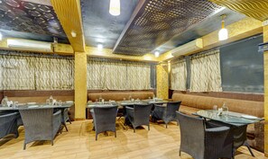 Restaurant - Itsy Hotels Buddha Inn (Patna)
