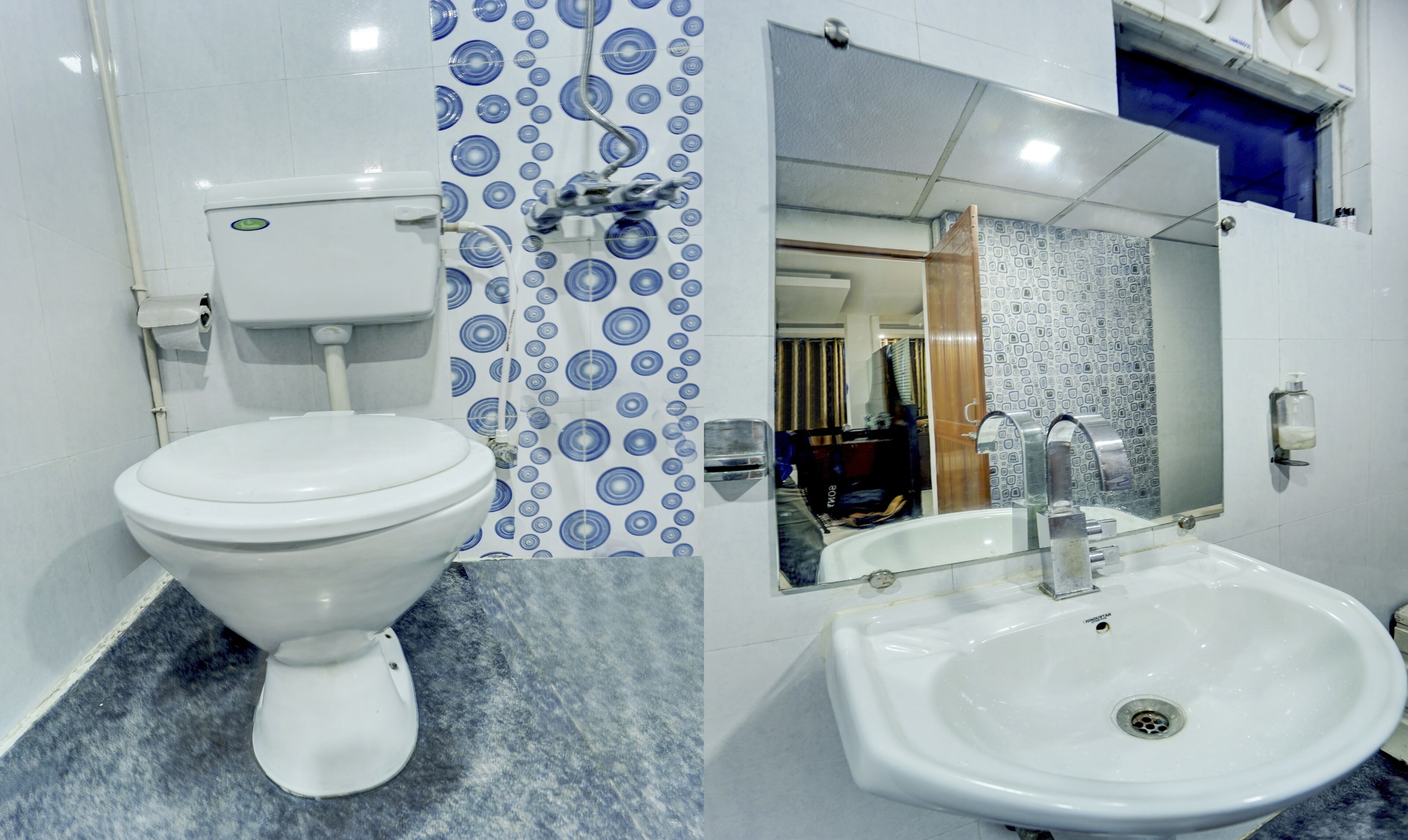 Un baño con inodoro, lavabo y espejo.