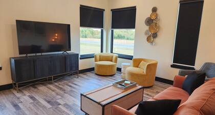Contemporary Highway Hideaway in Marionville