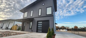 Contemporary Highway Hideaway in Marionville