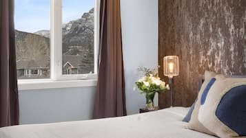 3 bedrooms, desk, iron/ironing board, WiFi