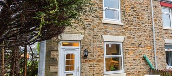 Luke Stays -Good StationCottages