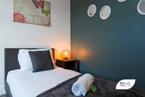 2 quartos, ferros/tábuas de passar roupa, Wi-Fi, roupa de cama