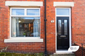 Exterior detail - Luke Stays - Rokeby Street (Newcastle Upon Tyne)