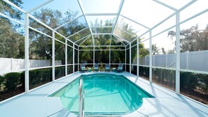 حمّام سباحة خارجي، حمّام سباحة مُدفَّأ