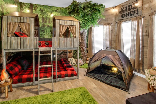 5 عدّة غرف نوم وسرير سفر وواي فاي وملاءات أسرّة