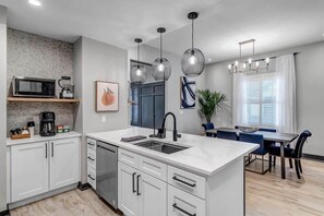 Fridge, microwave, stovetop, dishwasher