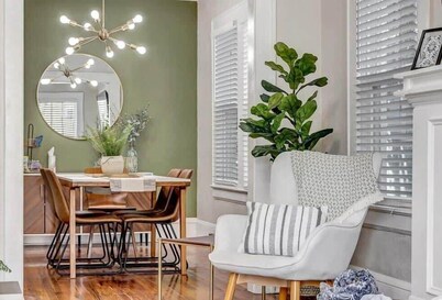 Cozy Retreat - Walkable to Bars & Restaurants!