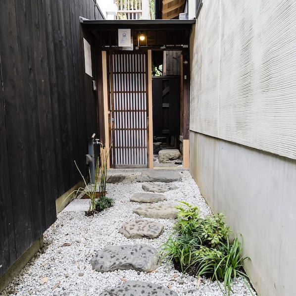 Exterior detail - Tofukuji - Authentic confortable Japanese House (Kyoto)
