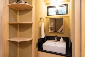 Shower, hair dryer, towels, soap - Tofukuji - Authentic confortable Japanese House (Kyoto)