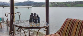 The View - Yr Olygfa