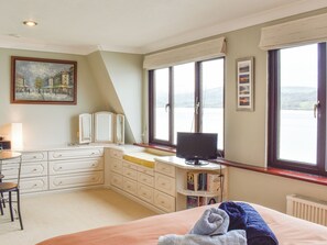 2 多间卧室、免费 WiFi、床单