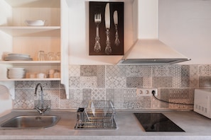 Loft Deluxe | Cuisine privée | Micro-ondes, plaque de cuisson, grille-pain