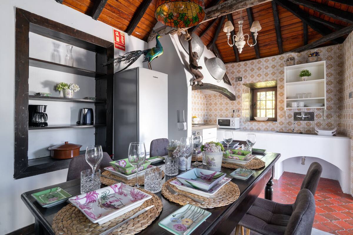 Comfort House | Private kitchen | Microwave, stovetop, toaster, cookware/dishes/utensils