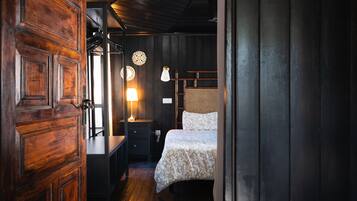 2 bedrooms, iron/ironing board, free WiFi