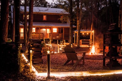 Beautiful log home less than a half mile from ichetucknee springs north entrance