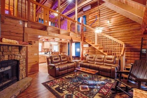 Beautiful log home less than a half mile from ichetucknee springs north entrance