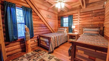 3 makuuhuonetta, työpöytä, silitysrauta/-lauta, ilmainen Wi-Fi