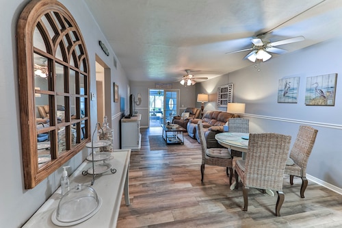 Beautiful 2 Bed 2 Bath Condo. Pool, Golf