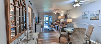 Beautiful 2 Bed 2 Bath Condo. Pool, Golf