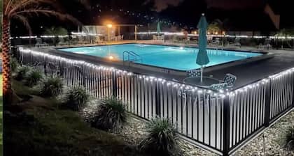 Beautiful 2 Bed 2 Bath Condo. Pool, Golf