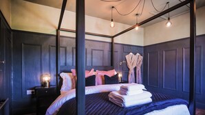 2 bedrooms, WiFi (free), bed sheets - 2 bedroom accommodation in Welburn, near York (Welburn, near York)