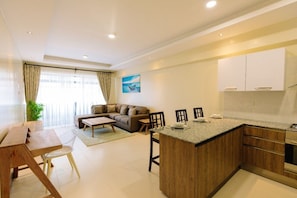 Unclassified image, 4 of 10, button