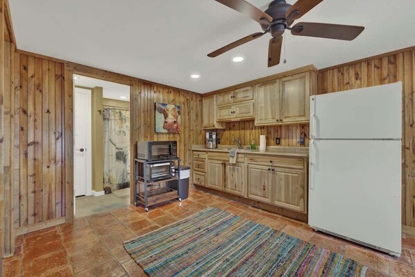 Fridge, microwave, coffee/tea maker, toaster