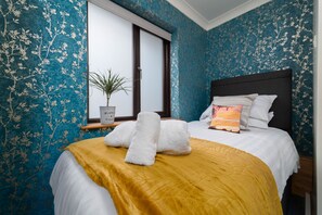 3 chambres, fer et planche à repasser, Wi-Fi, draps fournis