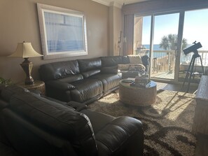 Smart TV, fireplace, video games - Beauifully furnished with beach service. Close to Pier Park & Frank Brown Park, (Panama City)