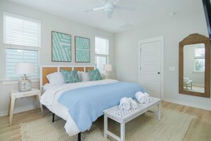 4 habitaciones, escritorio y tabla de planchar con plancha 