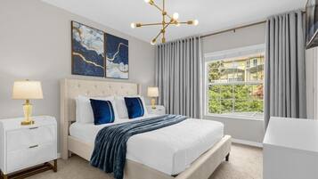 3 bedrooms, iron/ironing board, WiFi, bed sheets