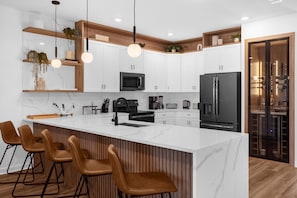 Coffee/tea maker, fridge, microwave, oven