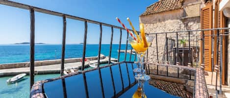 Apartment (One Bedroom Apartment with Balcony an) | Balcony