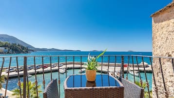 Apartment (One Bedroom Apartment with Balcony an) | Balcony