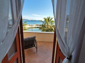 Apartment (One Bedroom Apartment with Terrace an) | Ausblick vom Zimmer