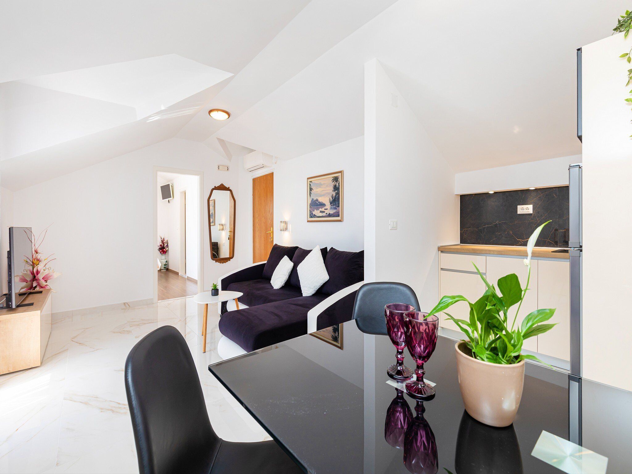Apartment (One Bedroom Apartment with Balcony an) | Esszimmer