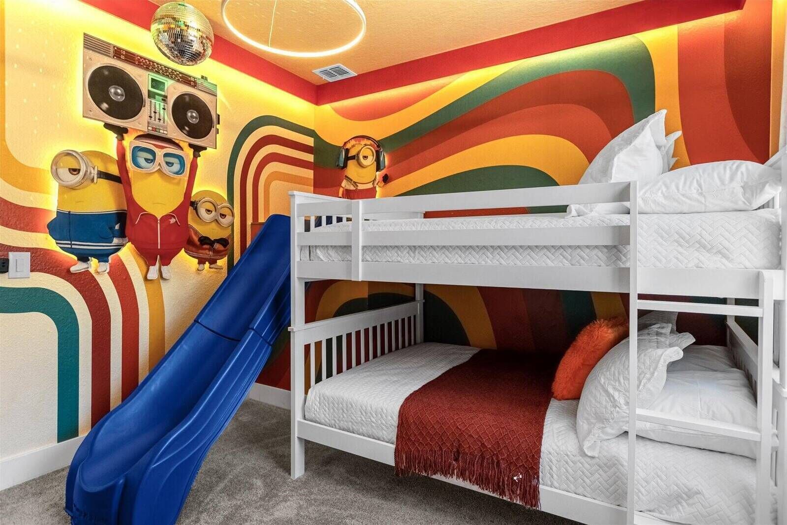 6 bedrooms, iron/ironing board, WiFi, bed sheets