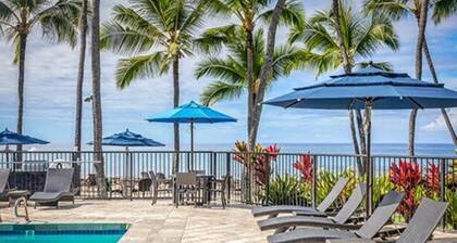 Beautiful Resort close to shopping, eating, beaches, and by the sea!