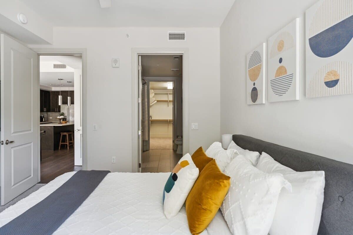 1 bedroom, desk, iron/ironing board, WiFi