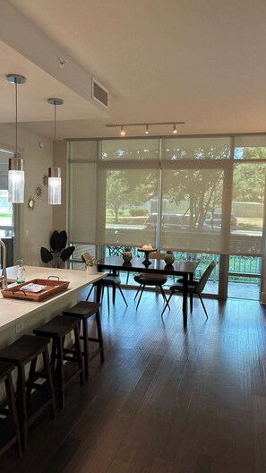 Dining - Preston Douglas Double I Premium 2BR in Dallas (Dallas)
