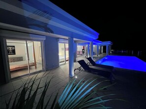 4 habitaciones, tabla de planchar con plancha, cuna de viaje y wifi 