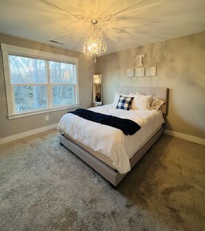 7 bedrooms, desk, iron/ironing board, travel crib