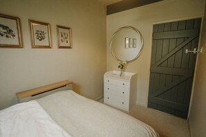 2 bedrooms, iron/ironing board, travel crib, WiFi - The Hay Loft - tranquil first floor living (Wheston Bank)