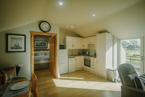 2 bedrooms, iron/ironing board, Internet, bed sheets