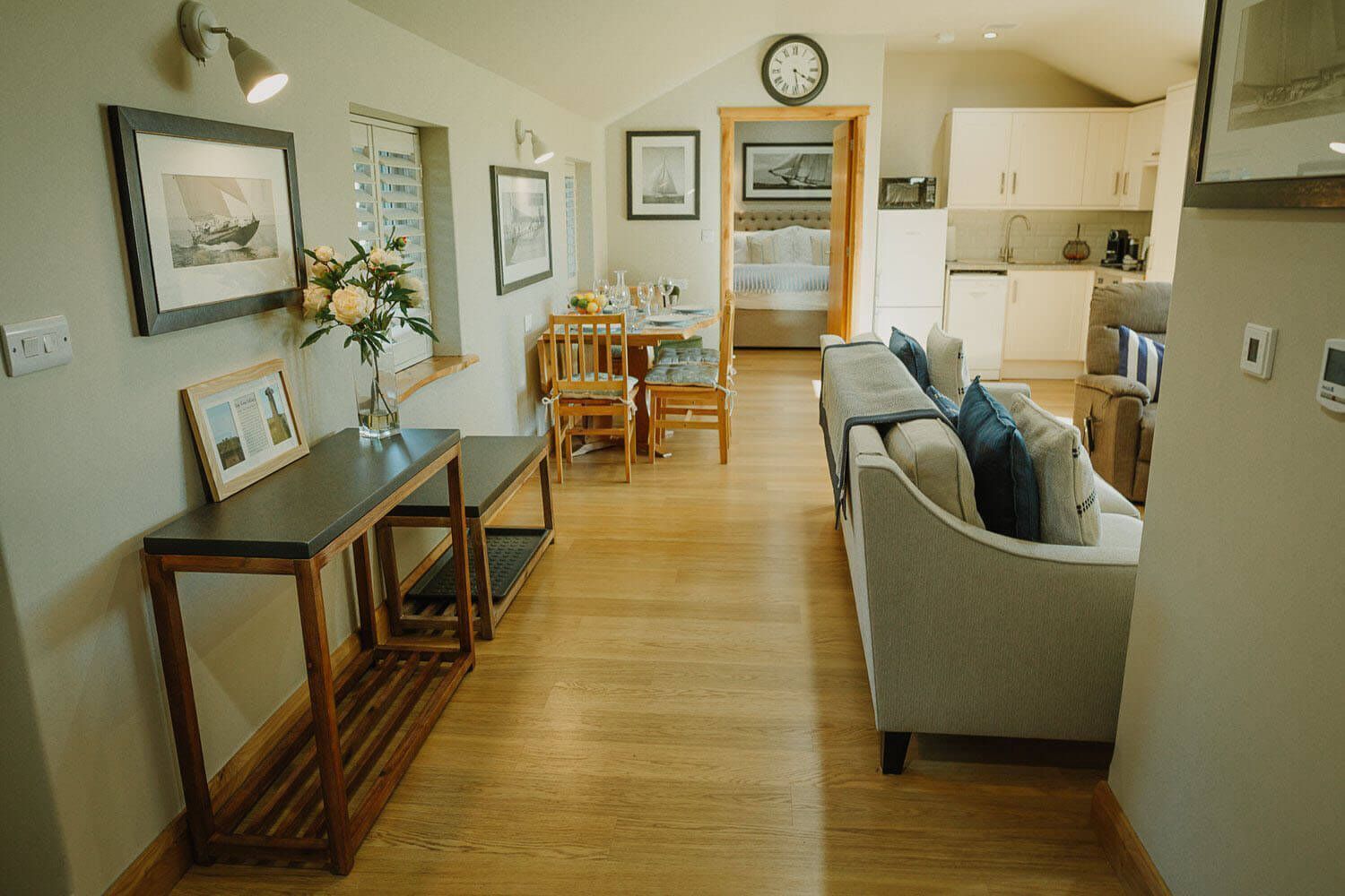 2 slaapkamers, een strijkplank/strijkijzer, internet, beddengoed