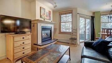 TV, fireplace
