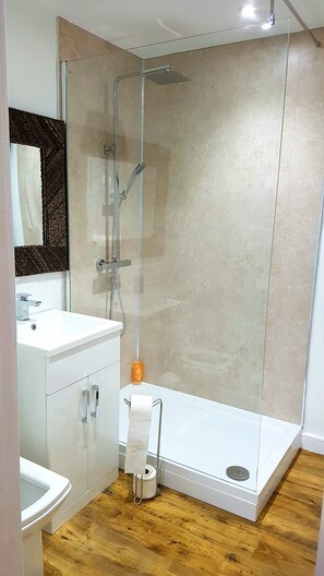 Shower, hair dryer, towels, soap - Scafell Cottage is a stunning studio cottage with spectacular views . (Wasdale)