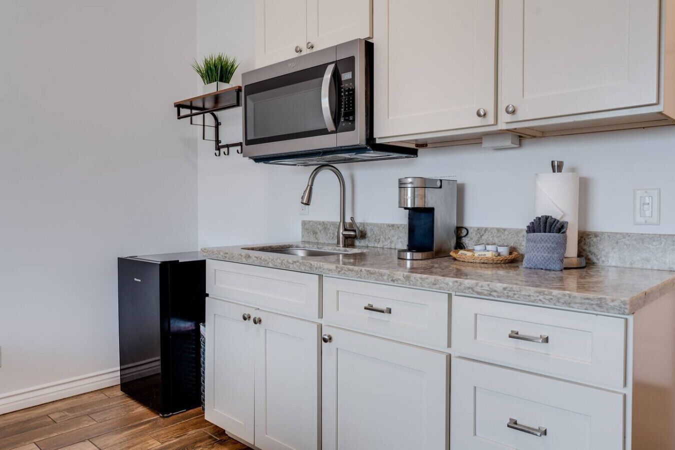 Microwave, oven, stovetop, coffee/tea maker