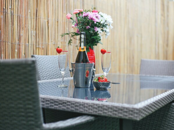 Outdoor dining - 2 bedroom accommodation in Cornsay Colliery, near Durham (Cornsay Colliery, near Durham)